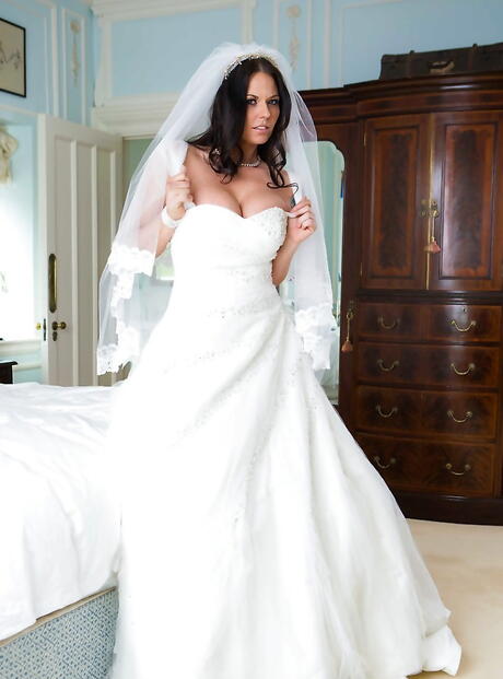 Stunning hungarian milf Simony Diamond in uniform bares big tits and butt 